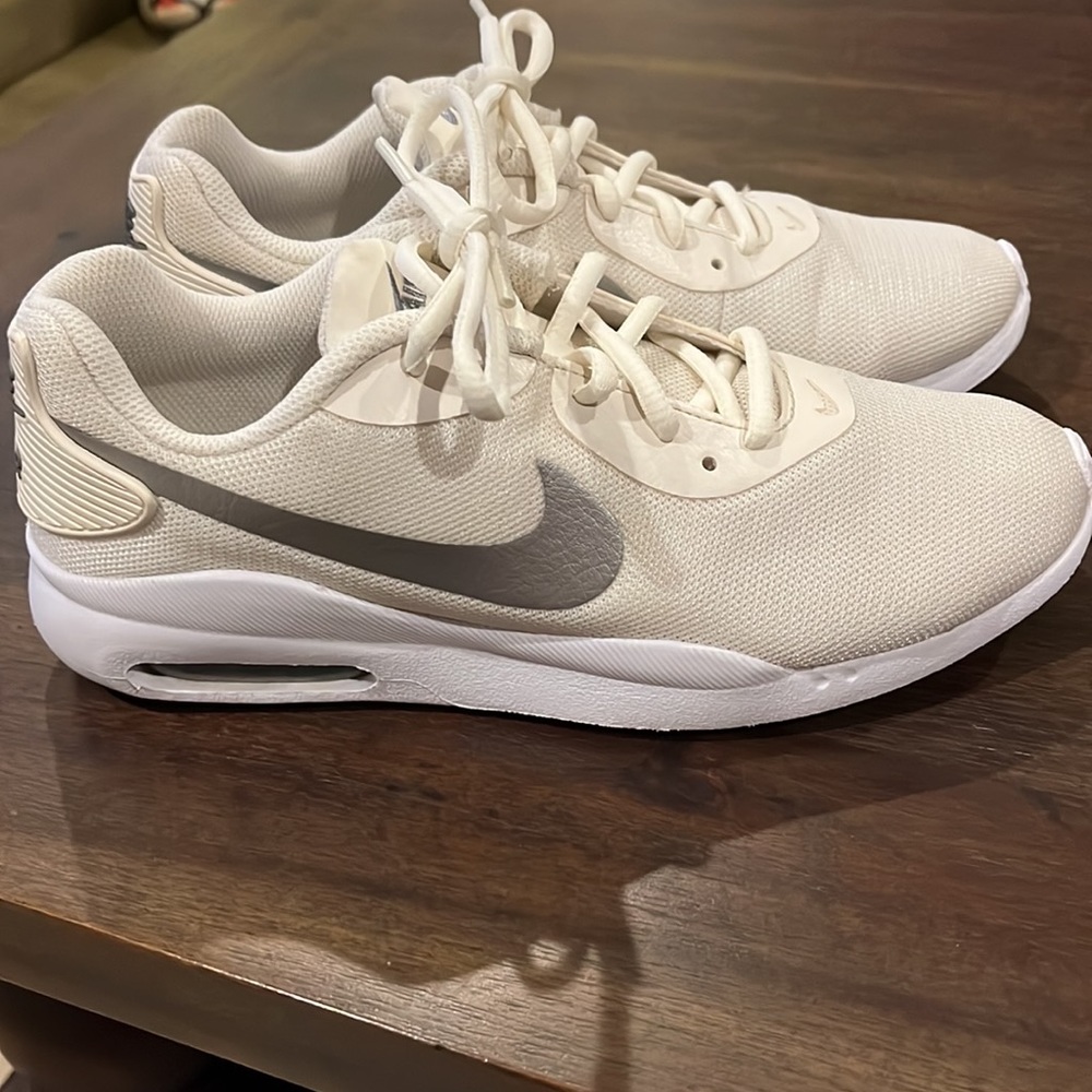 Size 7 women Nike